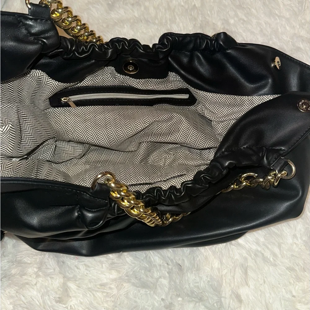 Jen & Co- Sophisticated Black and Gold Chain Shoulder Bag - Picture 2 of 4